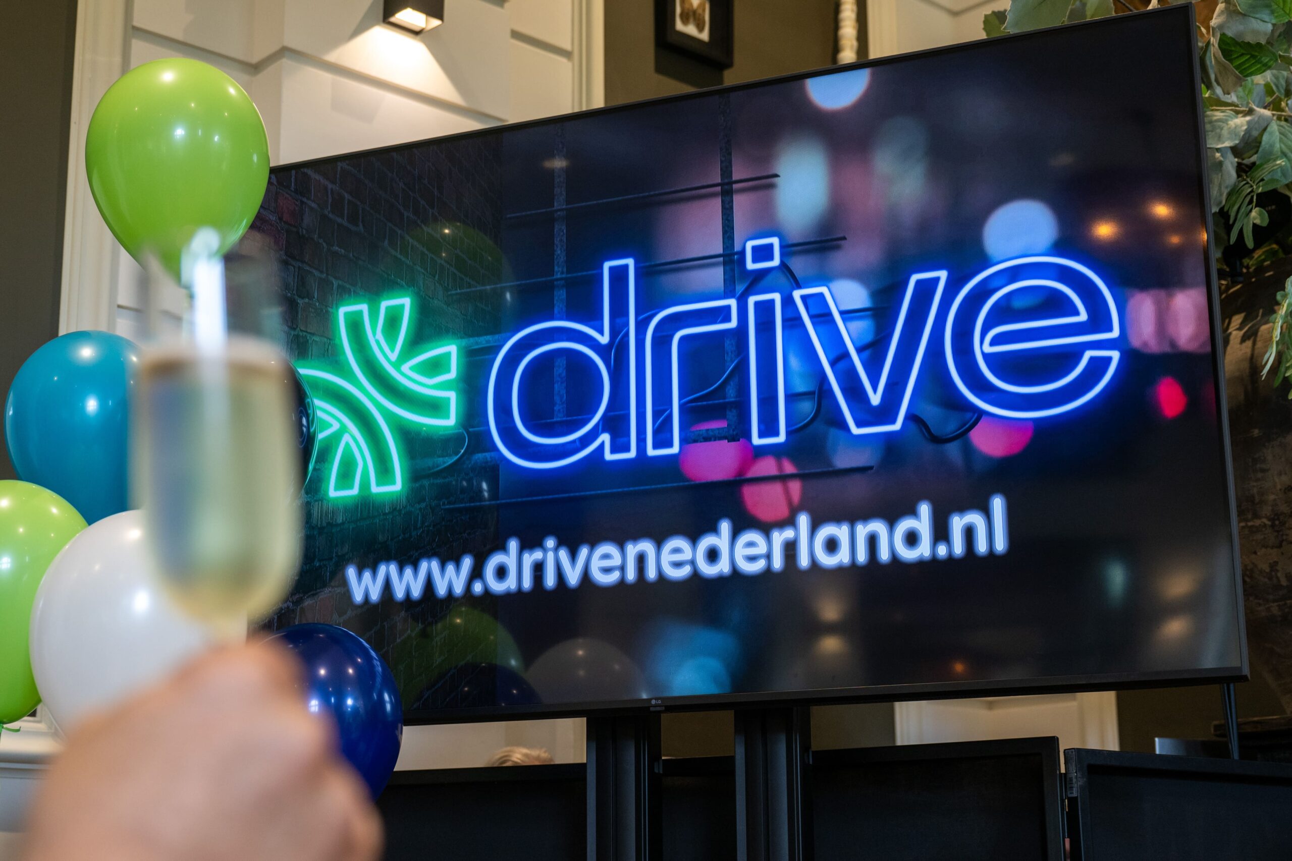 Op 12 juni 2024 heeft Drive zich op haar ledendag gepresenteerd aan de buitenwereld. Het is de nieuwe naam van de Belangenvereniging Energie- en Tankstations, BETA. Drive staat voor De Retail Infrastructuur Vol Energie. De vereniging is – met meer dan 1300 locaties – hét netwerk van gedreven energiestationondernemingen en betrokken stakeholders.